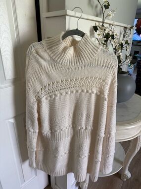 Lou & Grey Cream Cable-Pattern Turtleneck Sweater